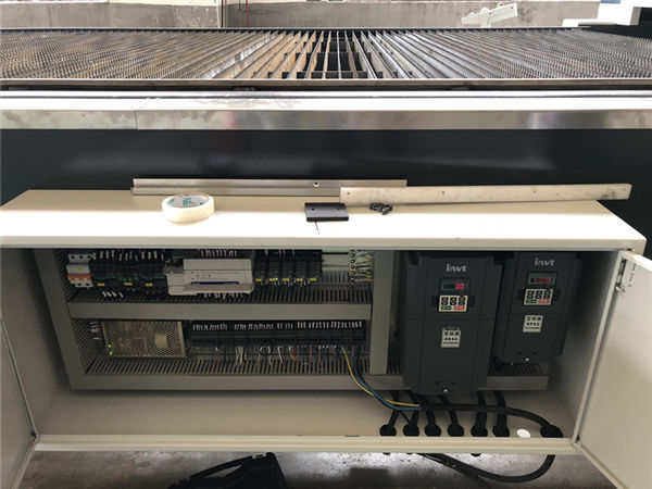 máquina de corte do laser do ss do poder superior tipo inteiramente fechado operação do computador