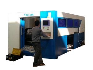 Velocidade ajustável da máquina de corte do laser da fibra óptica 2kw para o tubo do metal
